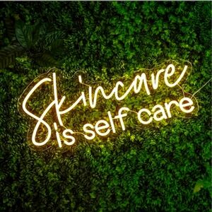 There are ton of skincare bundles for your family to enjoy this holiday season!